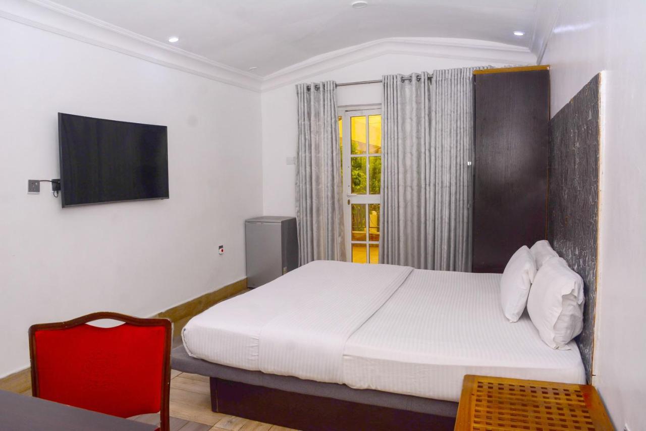 Connecting Lagos Suites Exteriör bild