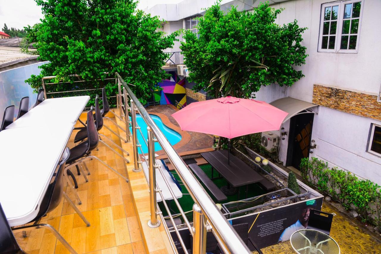 Connecting Lagos Suites Exteriör bild