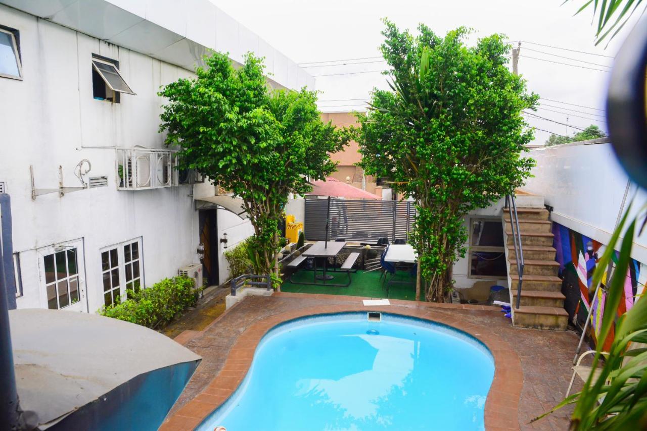 Connecting Lagos Suites Exteriör bild
