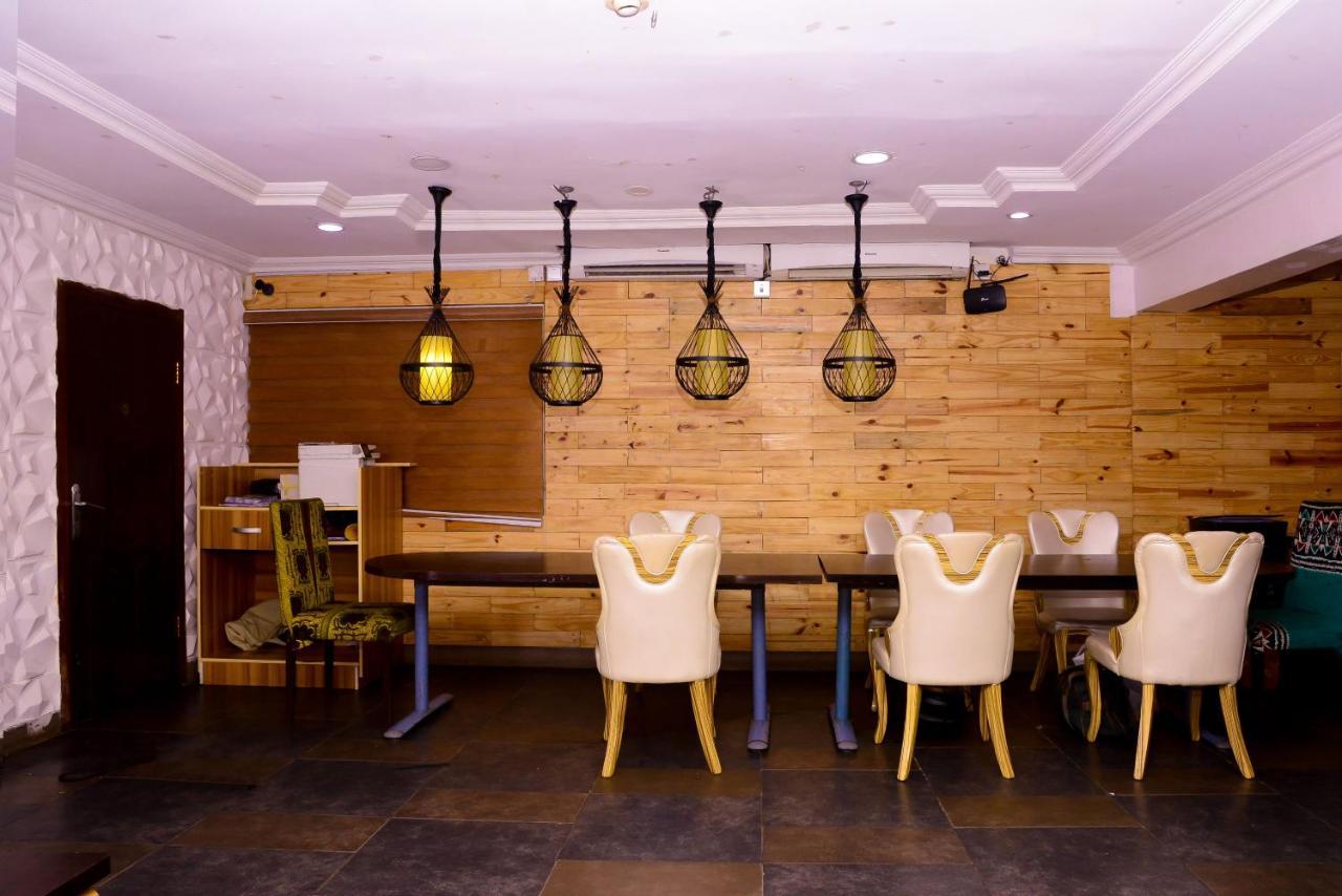 Connecting Lagos Suites Exteriör bild