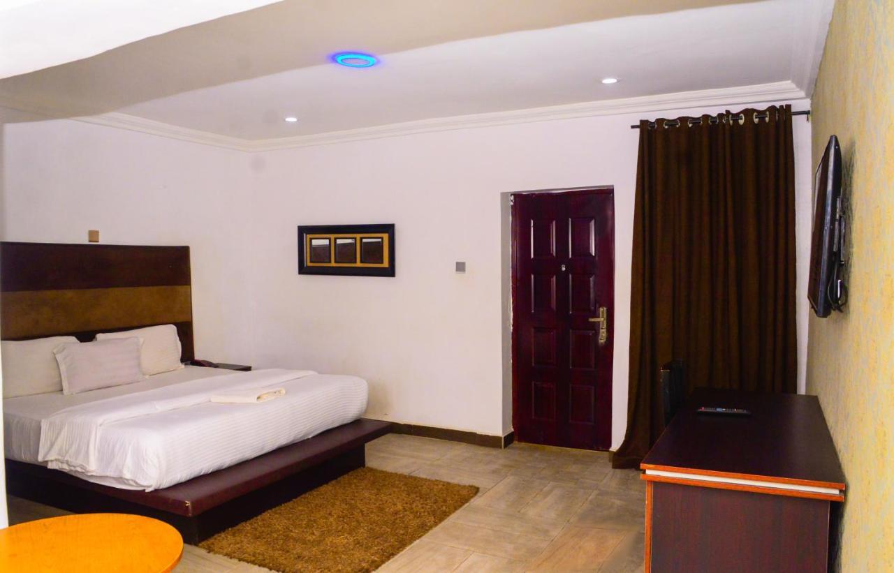 Connecting Lagos Suites Exteriör bild