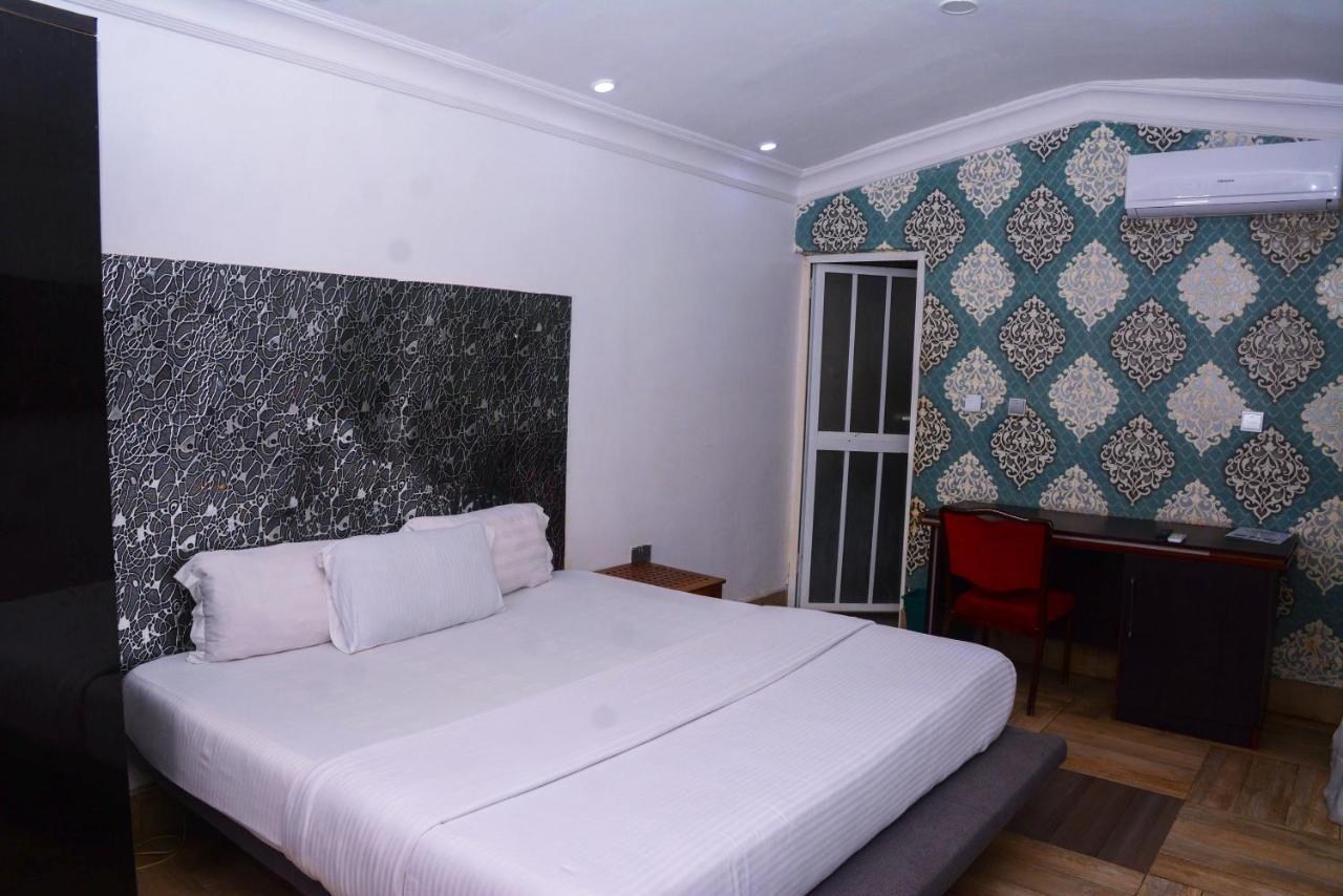 Connecting Lagos Suites Exteriör bild