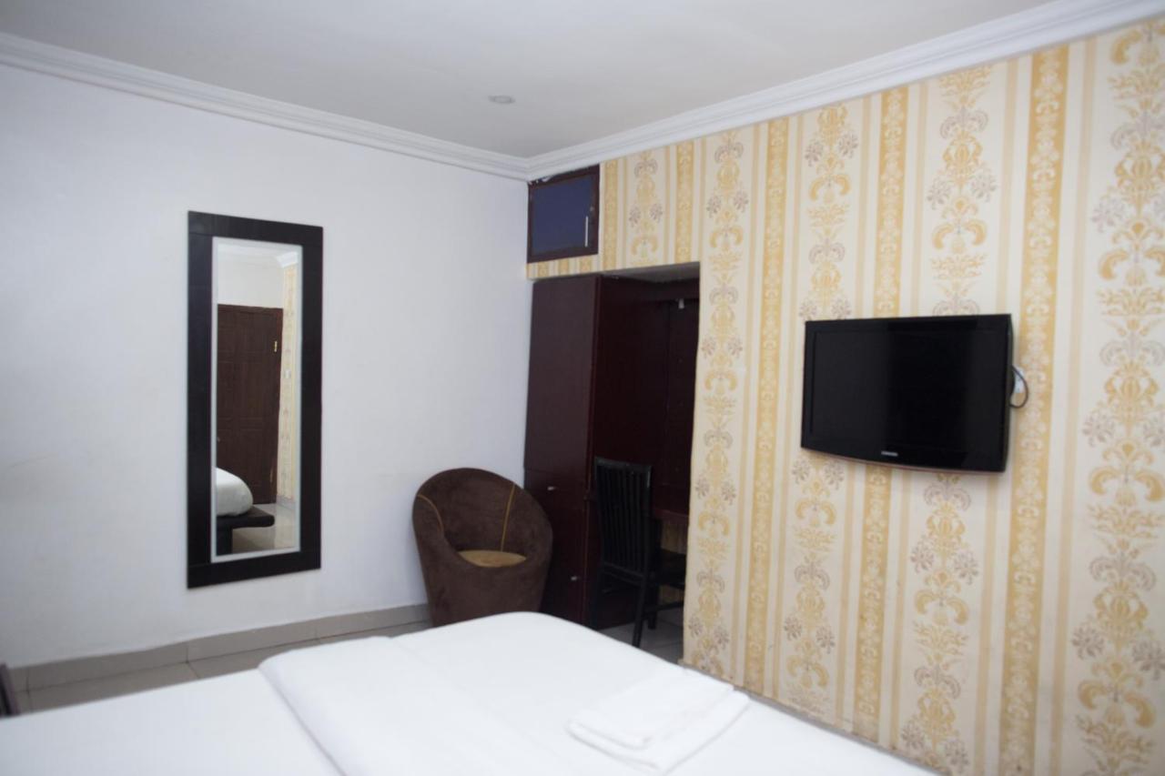 Connecting Lagos Suites Exteriör bild