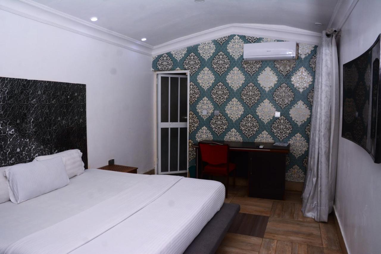 Connecting Lagos Suites Exteriör bild